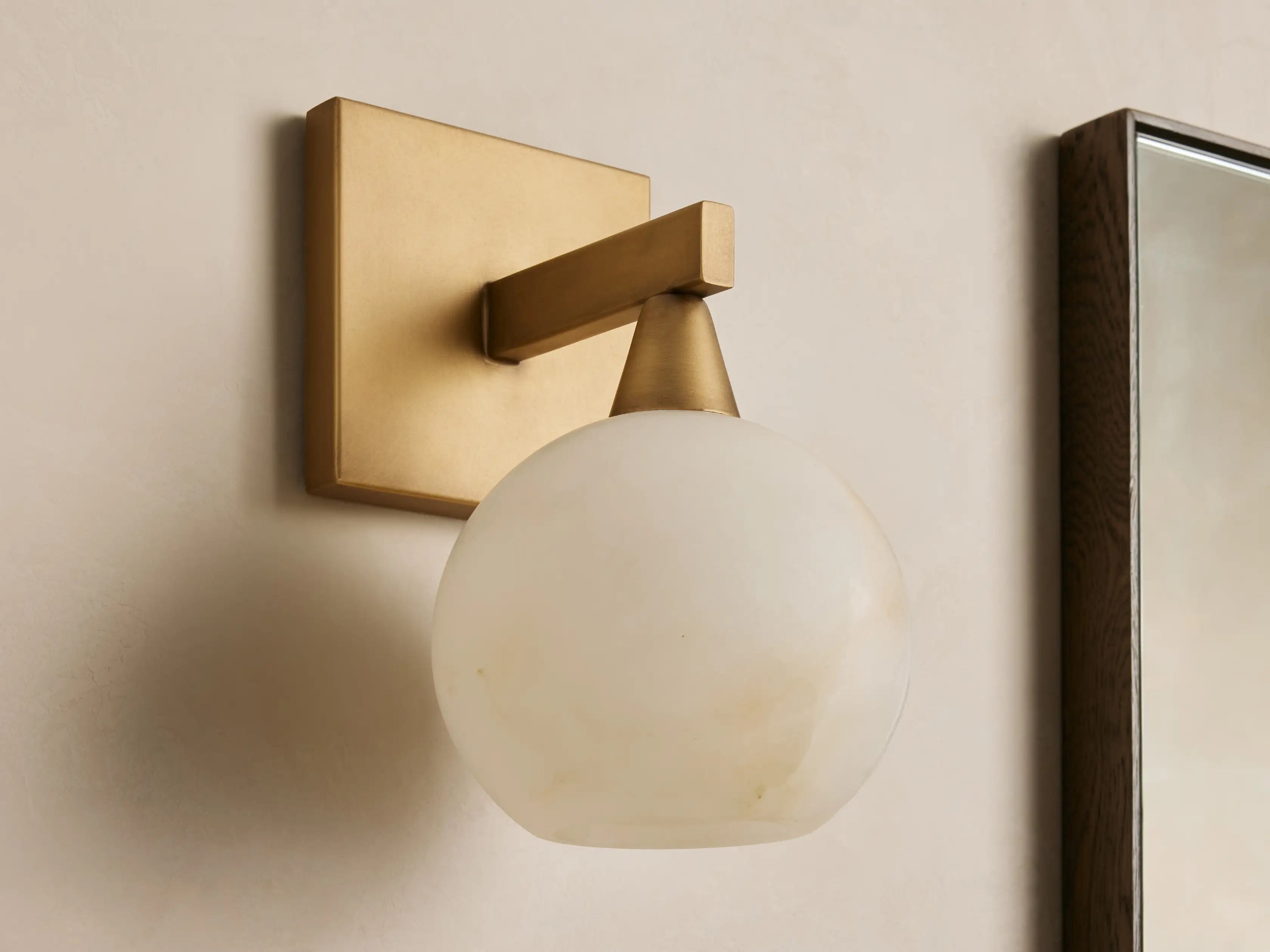 Arica Alabaster Sconce