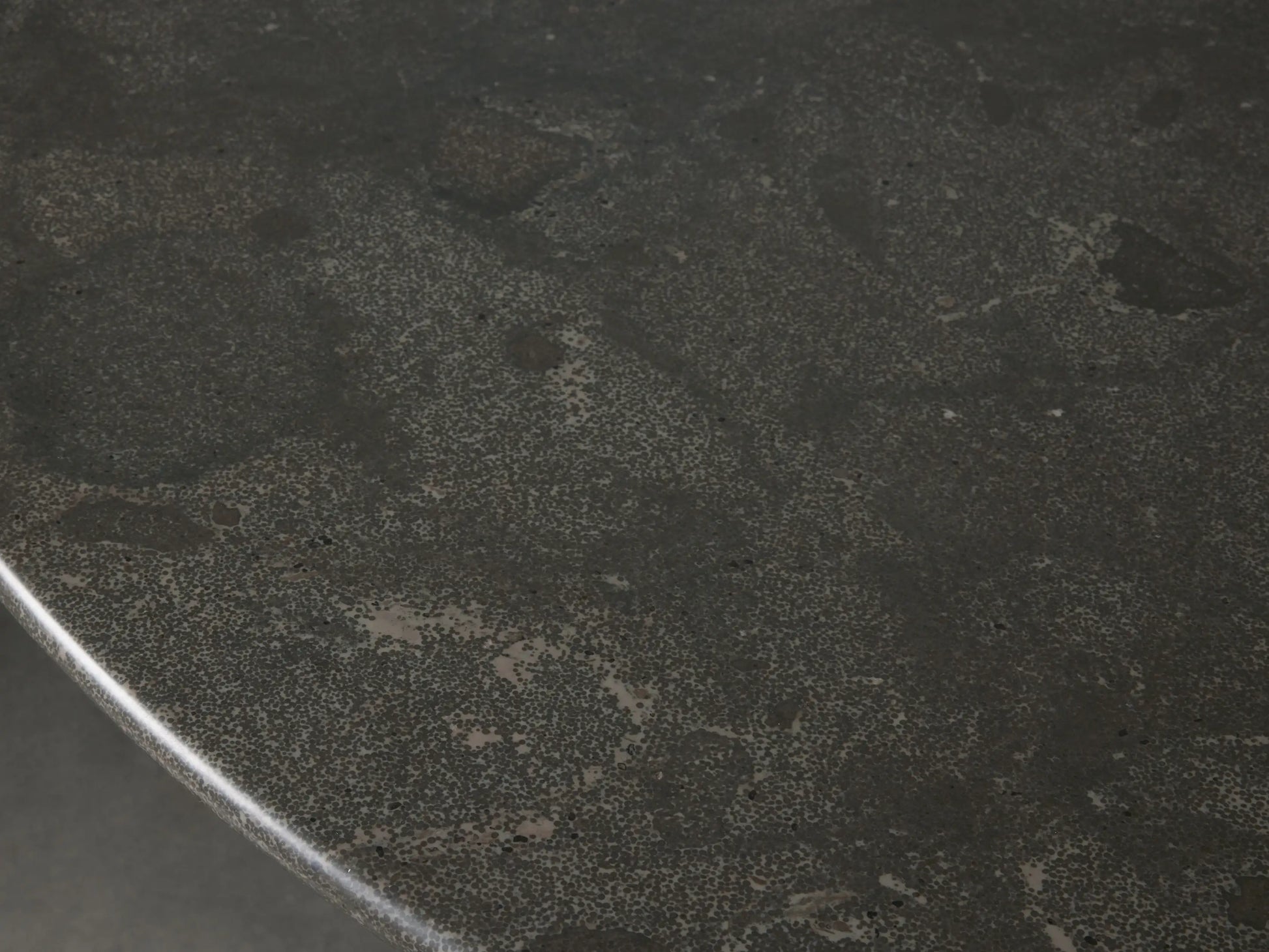 Finnley Round Dining Table - Oasislives