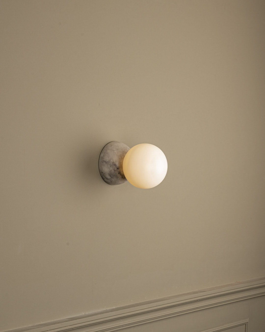 Eklipso Alabaster Wall Light