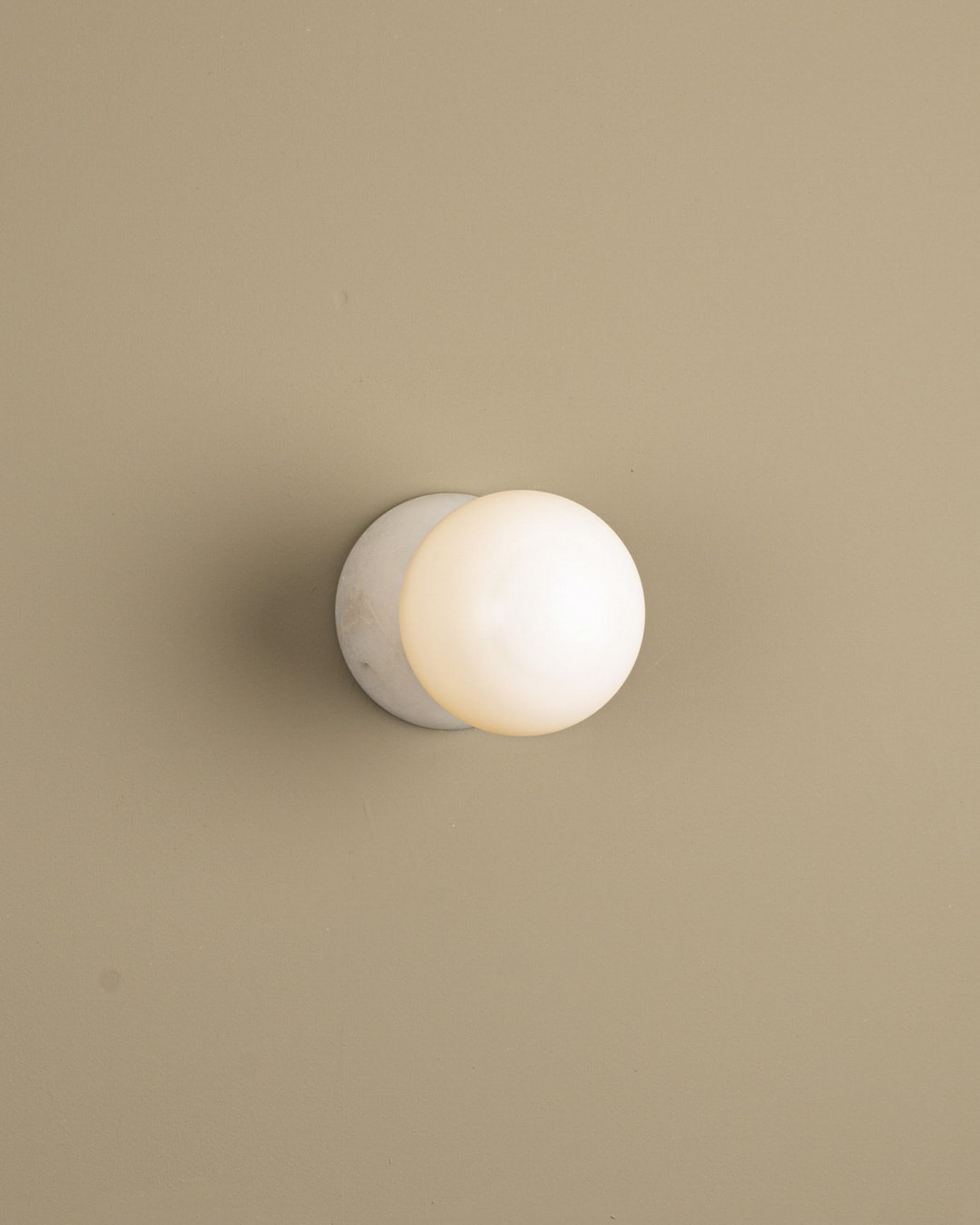 Eklipso Alabaster Wall Light