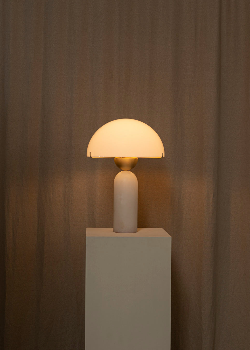 Peono Alabaster Table Lamp